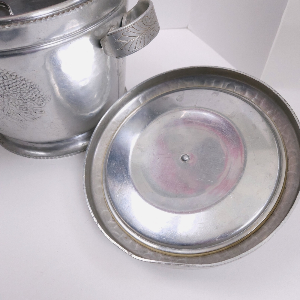 Vintage 1950s Continental Hammered Aluminum Chrysanthemum Ice Bucket - Picture 13 of 15
